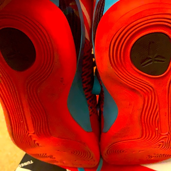 NIKE KOBE’S - Picture 4 of 5